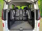 普段のお買い物や通勤、送迎等に十分な荷室スペースを確保しております。セカンドシートを倒すと、大きな荷物の積載も可能です♪