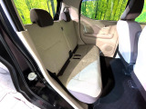 後部座席も気になるようなキズ・汚れやへたり等、大きなダメージはなく、良好な状態です。