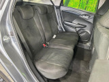 後部座席も気になるようなキズ・汚れやへたり等、大きなダメージはなく、良好な状態です。
