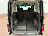 リヤシートを倒すと荷室が広がります!