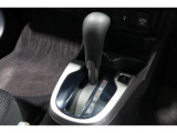 扱いやすい位置に配置されたフロアオートマチックです☆CVTを採用で滑らかでスムーズな走りが楽しめますよ♪