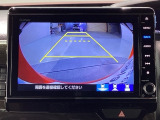 バックをするとき自動でリアの様子が映る『リアカメラ』付き! 画面で確認しながらバックが出来るので駐車の時も安心です。
