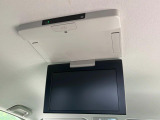 【フリップダウンモニター】大画面モニターで後席でもエンタメをお楽しみいただけます。小さなお子様にも大人気の装備です♪