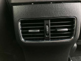 リアにもエアコンの吹き出しルーバーがあり好評です。