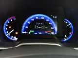 とっても見やすいメーターです。夜間時はラグジュアリーな気分にさせてくれる照明が魅力ですので、夜のドライブも楽しみになりますよ♪