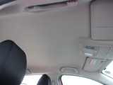 天井には気になる汚れやシミなどもなくきれいです!気持ち良く運転できますね!