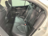 広々とした後部座席です♪気になるキズや汚れなどなく良好な状態です。