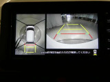 パノラミックビュー付きバックモニターがついていますのでバックでの駐車が苦手な方でも大丈夫です。実際のバック駐車は目視確認と合わせてお使い下さい。