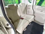 後部座席も気になるようなキズ・汚れやへたり等、大きなダメージはなく、良好な状態です。