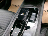 e-POWERならではの、スタイリッシュなシフトノブ周りが非常にかっこいいですね。