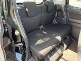 後部座席も気になるようなキズ・汚れやへたり等、大きなダメージはなく、良好な状態です。