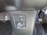 運転席には冬場に快適、シートヒーターが付いてます。