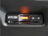 ◆ETC2.0装着◆進化したドライブ体験。料金収受システムだけだったETCが生まれ変わって、高速道路を賢く使うETC2.0に進化しました。多彩な情報サービスが便利で快適なドライブ体験を提供します。