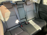 ◆後部座席◆後席も大人の方でもゆったり乗れるスペースを確保。足元も深くシートのクッションも柔らかくロングドライブの疲労を軽減してくれます。