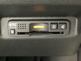 ハンドルの右下にETCがついています。高速道路の料金所の通過も楽々です!。 カードの取り出しもしやすい場所についています。