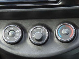オートエアコンなのでスイッチひとつで車内を設定温度に調節してくれます☆