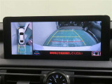 パノラミックビューモニター搭載。カメラで車両周囲の状況を映し出すため、狭い場所での駐車などに役立ちます。