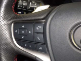 ステアリングスイッチ装備!運転しながら手元でオーディオの操作などができます。