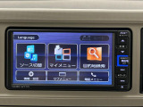 ダイハツ純正ナビゲーションを装備しています☆TVは画像がきれいなフルセグになっていてスマホに入っている音楽もBluetoothで繋いで楽しんでいただけます☆
