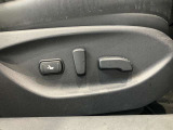 運転席電動パワーシートです。ドライバーに合わせて最適なポジションに合わせることができます。
