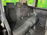 後部座席も気になるようなキズ・汚れやへたり等、大きなダメージはなく、良好な状態です。