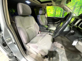 運転席まわりには十分なスペースがあり、大柄な方でもゆったり運転していただける環境です。