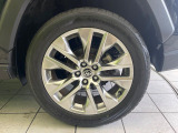 【純正19インチアルミホイール】外観にマッチした純正アルミホイールを装着しております。各種社外アルミホイールや、スタッドレスタイヤも取扱いしております。是非ご相談ください♪