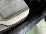 痛みの出やすい運転席シートの角、フロアマット、座面、ともに良好です