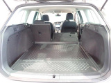 ラゲージルームだって広々です!シートを倒して更にお荷物積めちゃいます♪