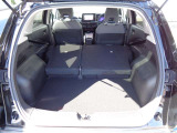 しっかりと荷室も確保しています、シートを倒せばより大きな荷物も運べます。