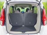 普段のお買い物や通勤、送迎等に十分な荷室スペースを確保しております。セカンドシートを倒すと、大きな荷物の積載も可能です♪