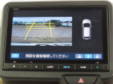 リアワイドカメラシステム!従来の視野に加えて、後方側方を約180&deg;まで見えるワイドビューと、後方を真上から見たような視野で駐車時などに便利なトップダウンビューの3つの視野があります!