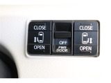 スライドドアの開閉は、ドアハンドルはもちろん運転席からのスイッチ操作でも可能です。お子様の送迎時の乗り降りも一段と楽になります。