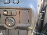 ドアミラーの鏡面の調節、格納は運転席からすべて操作できます!