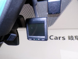 今や必需品となったドライブレコーダーも装着されています。運転中の記録を録画してくれます、万が一の時にドライブレコーダーがあれば安心です!