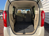 普段のお買い物や通勤、送迎等に十分な荷室スペースを確保しております。セカンドシートを倒すと、大きな荷物の積載も可能です♪