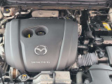 「SKYACTIV-G(ガソリン)」は、規格外の高圧縮を実現し、世界のエンジン技術者に驚きを与えました。さらに、それを維持したままノッキングの発生を抑え、熱効率を向上、走りにも寄与したエンジンです。
