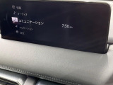 【マツダコネクト】車内の雰囲気にマッチした一体型タイプのディスプレイ。各種車輌設定やBluetooth再生等、様々な機能が楽しめます。専用SDカードのご購入で、ナビ機能も使用出来ます。