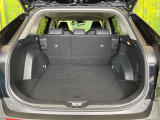 普段のお買い物や通勤、送迎等に十分な荷室スペースを確保しております。セカンドシートを倒すと、大きな荷物の積載も可能です♪