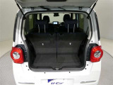 大きく開くラゲッジスペースです。左右独立でリアシートが倒れるので長尺の荷物も積むことが可能です。荷室も広々しています