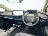 運転席まわりです。 各操作スイッチは使いやすい位置に配置されてます。