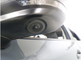■助手席側ドアミラーにはサイドビューカメラを装備。ドライバーの死角となりやすい車体左下側がきちんと確認できるので、幅寄せや狭い道でのすれ違いなどに効果を発揮します。