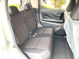 リアシートはスライド出来ますので、軽自動車なのに足元広々!ゆったり乗ることが出来ます。