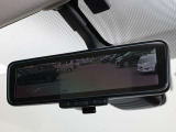 車両後方を映し出します・スマートルームミラー装備です。