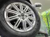 【15インチアルミホイール】外観にマッチしたアルミホイールを装着しております。各種アルミホイールや、スタッドレスタイヤも取扱いしております。是非ご相談ください♪