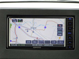 【ナビ】メモリーナビケンウッド製(MDV-D309BTW)付きです。目的地を設定すれば初めての場所でも簡単に行くことができます。もちろん音楽だって聴けちゃいます♪