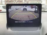 バックカメラ付き、後方視界も確保されており安心して駐車できます。