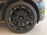 【23インチオプションホイール￥215,000】グリップ力もある大口径のアロイホイール当モデルとかなりマッチしております。