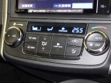 【オートエアコン】お好みの温度に設定して頂くと、車内の温度を自動調整♪快適にクルマの中を過ごして頂けます。