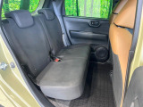 後部座席も気になるようなキズ・汚れやへたり等、大きなダメージはなく、良好な状態です。
